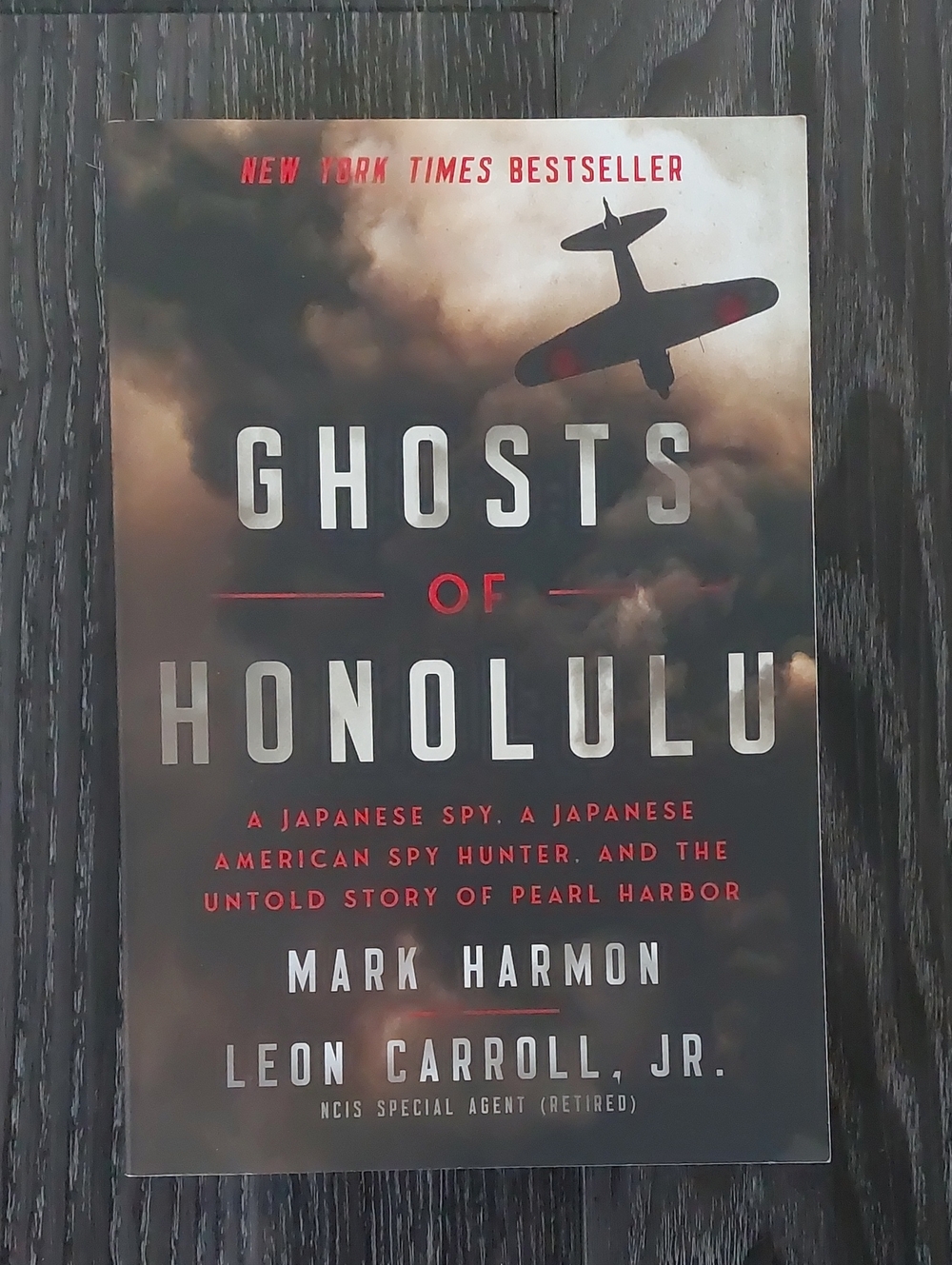 Ghosts of Honolulu by Mark Harmon & Leon Carroll, Jr. - Black/Gray Cover